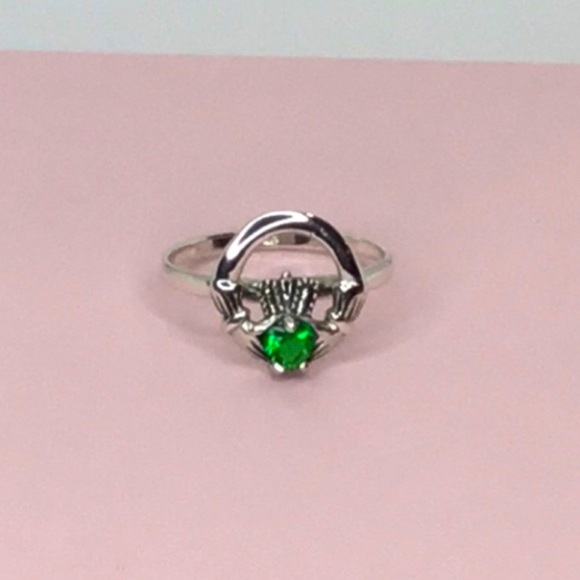 Sale $12 Firm! Sterling Claddagh Ring W/Synthetic Emerald - Picture 11 of 16